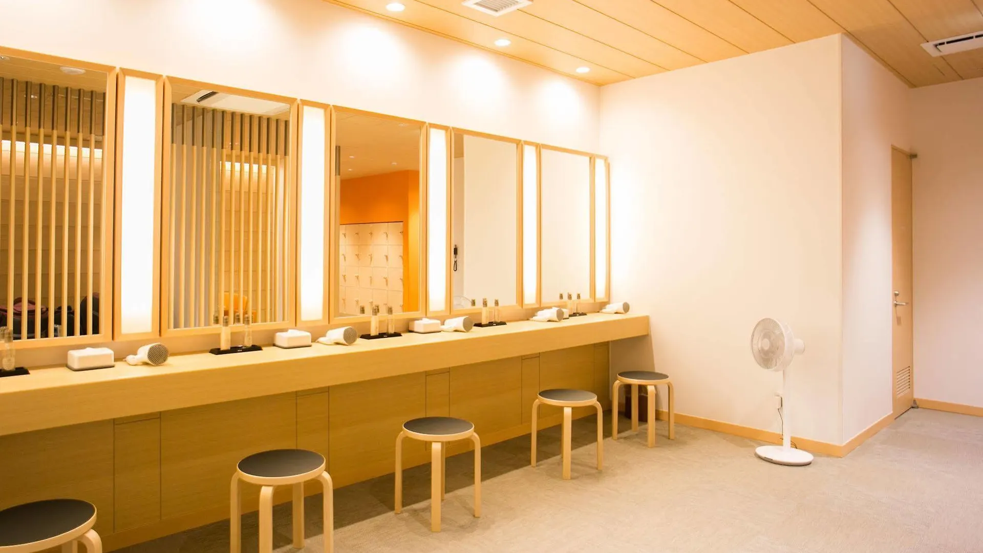 克鲁姆博西铁酒店 福岡 4*,  日本